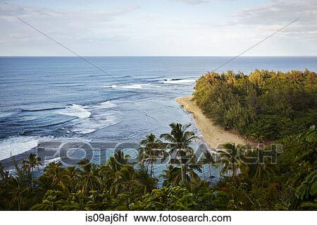 Stock Image - Ke'e Beach, Na Pali Coast, Kaua'i, Hawaii, USA. Fotosearch