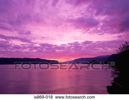 Columbia river gorge oregon View Large Photo Image Stock Photo - Columbia river gorge oregon. Fotosearch