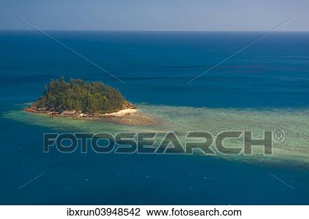 "Aerial view of the Whitsunday Islands, Queensland, Australia, Oceania" View Large Photo Image Stock Image - "Aerial view of the Whitsunday Islands, Queensland, Australia, Oceania". Fotosearch