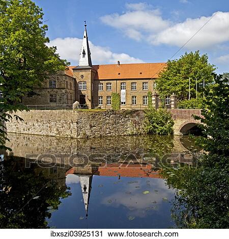 "Burg Ludinghausen, moated castle, Renaissance castle, Ludinghausen, Munsterland, North Rhine-Westphalia, Germany, Europe" View Large Photo Image Stock Image - "Burg Ludinghausen, moated castle, Renaissance castle, Ludinghausen, Munsterland, North Rhine-Westphalia, Germany, Europe". Fotosearch