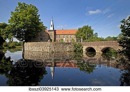 "Burg Ludinghausen, moated castle, Renaissance castle, Ludinghausen, Munsterland, North Rhine-Westphalia, Germany, Europe" View Large Photo Image Stock Image - "Burg Ludinghausen, moated castle, Renaissance castle, Ludinghausen, Munsterland, North Rhine-Westphalia, Germany, Europe". Fotosearch