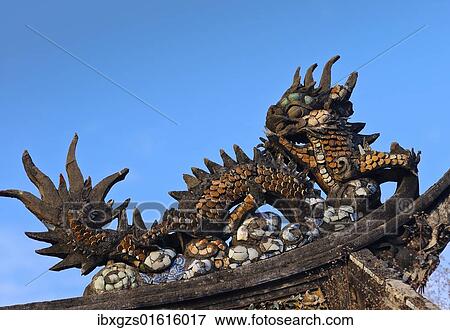 Stock Photo - "Chinese dragon on the roof of the Phuc Kien Assembly Hall of the Chinese from Fujian, Hoi An, Vietnam, Southeast Asia, Asia". Fotosearch