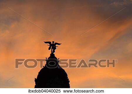 "Dome with Victoria statue, Metropolis Building, Madrid, Spain, Europe" View Large Photo Image Stock Photography - "Dome with Victoria statue, Metropolis Building, Madrid, Spain, Europe". Fotosearch