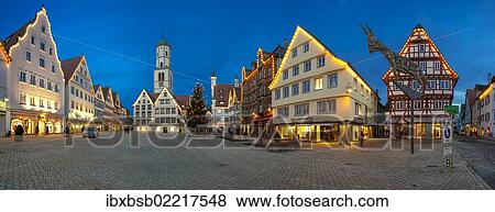Historic Buildings Market Square With The Parish Church Of St Martin Town Hall Des Esels Schatten Sculpture Christmas Trees Dusk Biberach An Der Riss Baden Wuerttemberg Germany Europe Stock Photo Ibxbsb