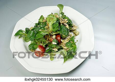Stock Image - Lamb's lettuce with tomatoes and mushrooms. Fotosearch