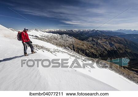 Stock Image - "Mountaineers during the ascent to Hoher Weisszint, here on Gliederferner, below the Neveser reservoir Lappach Muhlwaldertal, Campo Tures, Puster Valley, Province of South Tyrol, region of Trentino-Alto Adige, Italy, Europe". Fotosearch
