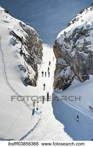 Stock Photograph - "Skiers, Osterfelder ski slope, Alpspitze mountain, Wetterstein mountain range, Garmisch-Partenkirchen, Upper Bavaria, Bavaria, Germany, Europe". Fotosearch