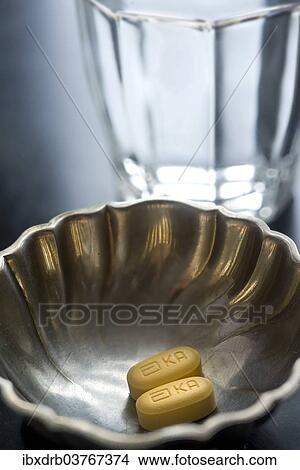 Picture - "Tablets, Kaletra, anti-AIDS drug, HIV protease inhibitor". Fotosearch
