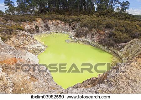 Stock Image - "The Devil's Bath, a pool of sulphurous water in the Waiotapu thermal area in the Taupo Volcanic Zone. Waiotopu, Waikato, North Island, New Zealand, Oceania". Fotosearch