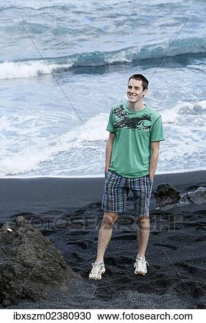 Stock Image - "Tourist by the sea, Hawaii, USA". Fotosearch