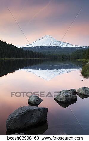 Stock Photo - "Trillium Lake with Mount Hood, Government Camp, Oregon, United States, North America". Fotosearch
