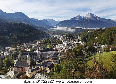 Stock Photo - "View from Mt. Lockstein on Berchtesgaden, in the rear right Mt. Watzmann, Berchtesgadener Land, Upper Bavaria, Bavaria, Germany, Europe". Fotosearch