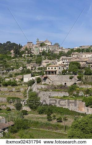 Picture - "View the old town of Valldemossa, Serra de Tramuntana, Northwestern Coast, Mallorca, Majorca, Balearic Islands, Spain, Europe". Fotosearch