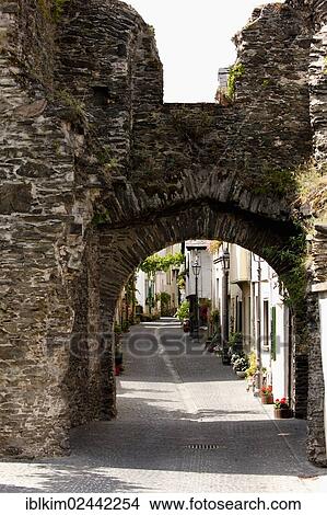 "Ancient city wall with a gate to the historic town centre of Boppard, Binger Gasse, Rhineland-Palatinate, Germany, Europe" View Large Photo Image Picture - "Ancient city wall with a gate to the historic town centre of Boppard, Binger Gasse, Rhineland-Palatinate, Germany, Europe". Fotosearch
