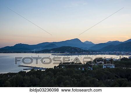 Bay Et Montagnes Coucher Soleil Port De Pollenca Majorque îles Baléares Espagne Europe Banque De Photo