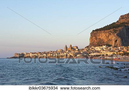 Picture - "Beach and the historic town centre of Cefalu in the evening light, Cefalu, Province of Palermo, Sicily, Italy, Europe". Fotosearch