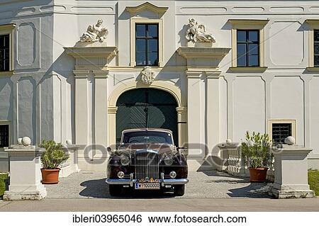 "Bentley S1, built in 1957" View Large Photo Image Stock Photograph - "Bentley S1, built in 1957". Fotosearch