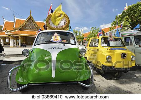 Stock Image - "BMW Isetta, vintage car exhibition, Wat Ratchanatda at the back, Bangkok, Thailand, Asia". Fotosearch