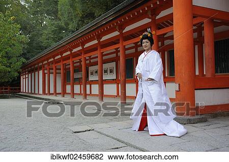 "Bride in a traditional kimono with brocade holding a fan, Shimogamo Jinja, Shinto Shrine, Kyoto, Japan, East Asia, Asia" View Large Photo Image Stock Image - "Bride in a traditional kimono with brocade holding a fan, Shimogamo Jinja, Shinto Shrine, Kyoto, Japan, East Asia, Asia". Fotosearch