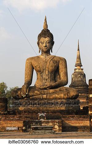 Stock Image - "Buddha statue in Wat Mahathat Temple in Sukhothai Historical Park, UNESCO World Heritage Site, Mueang Kao, Sukhothai Provinz, Northern Thailand, Thailand, Asia". Fotosearch