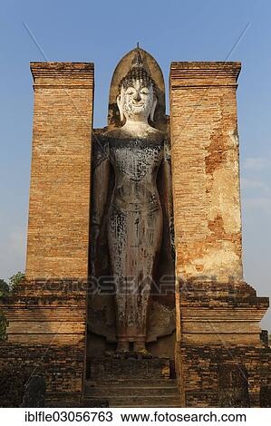 Stock Image - "Buddha statue in Wat Mahathat Temple in Sukhothai Historical Park, UNESCO World Heritage Site, Mueang Kao, Sukhothai Provinz, Northern Thailand, Thailand, Asia". Fotosearch
