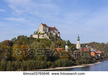 "Burg zu Burghausen Castle above the historic town centre, Burghausen, Upper Bavaria, Bavaria, Germany, Europe" View Large Photo Image Stock Photograph - "Burg zu Burghausen Castle above the historic town centre, Burghausen, Upper Bavaria, Bavaria, Germany, Europe". Fotosearch