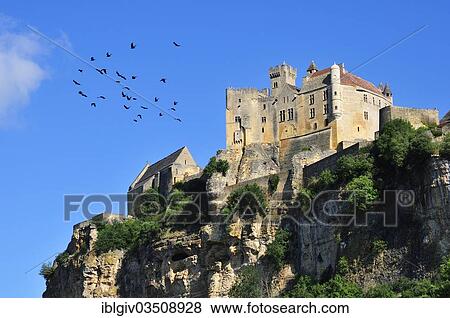 Stock Photo - "Castle of Beynac-et-Cazenac, Chateau de Beynac, Beynac-et-Cazenac, Dordogne, Aquitanien, France, Europe". Fotosearch