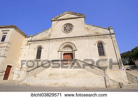 Stock Image - "Church of Saint-Denys, Chateaurenard, Bouches-du-Rhone, Provence-Alpes-Cote d'Azur, Southern France, France, Europe". Fotosearch
