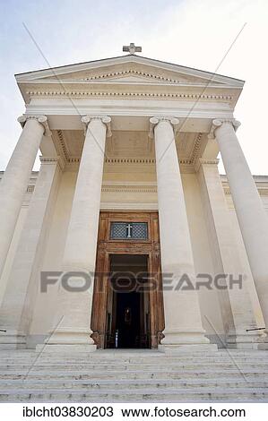 Stock Image - "Church of Saint-Martin, Saint Remy-de-Provence, Bouches-du-Rhone, Provence-Alpes-Cote d'Azur, Southern France, France, Europe". Fotosearch
