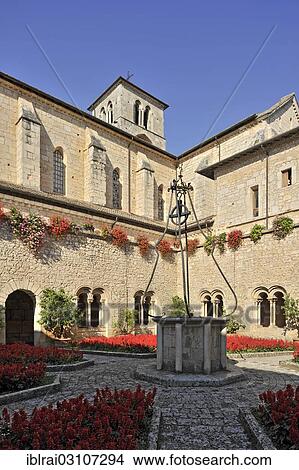 "Cloister with a well of the Benedictine Abbey of Casamari, Abbazia di Casamari, Abtei Casamari, Casamari, Lazio, Italy, Europe" View Large Photo Image Picture - "Cloister with a well of the Benedictine Abbey of Casamari, Abbazia di Casamari, Abtei Casamari, Casamari, Lazio, Italy, Europe". Fotosearch