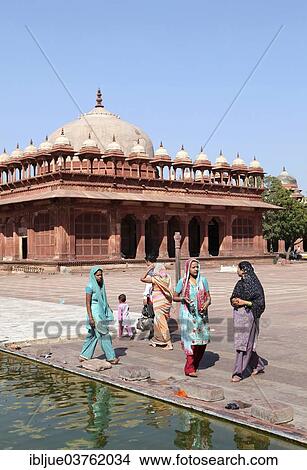 Picture - "Courtyard of Buland Darwaza, UNESCO World Cultural Heritage Site, Fatehpur Sikri, Uttar Pradesh, India, Asia". Fotosearch