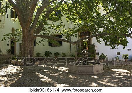 "Courtyard with a fountain, Jardines de Alfabia, Majorca, Balearic Islands, Spain, Europe" View Large Photo Image Picture - "Courtyard with a fountain, Jardines de Alfabia, Majorca, Balearic Islands, Spain, Europe". Fotosearch