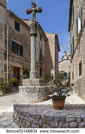 "Cross in the historic centre of Valldemossa or Valldemosa, Valldemossa, Serra de Tramuntana, Majorca, Balearic Islands, Spain, Europe" View Large Photo Image Picture - "Cross in the historic centre of Valldemossa or Valldemosa, Valldemossa, Serra de Tramuntana, Majorca, Balearic Islands, Spain, Europe". Fotosearch
