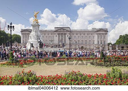 Stock Image - "Crowds waiting for the Changing of the Guard at Buckingham Palace, City of Westminster, London, England, United Kingdom, Europe". Fotosearch