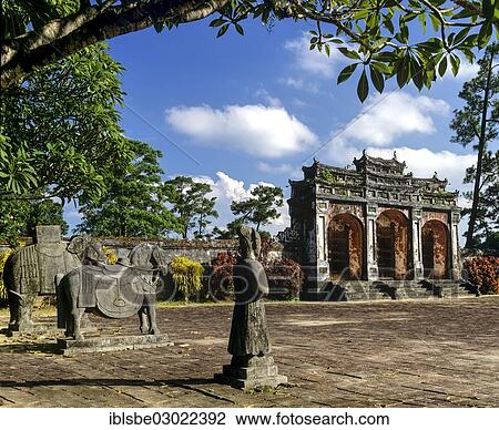 "Dai Hong Mon Gate, entrance to the Minh Mang Mausoleum, Mandarin soldiers and animals made of stone, Hue, Provinz Thua Thien-Hue, Vietnam, Asia" View Large Photo Image Stock Image - "Dai Hong Mon Gate, entrance to the Minh Mang Mausoleum, Mandarin soldiers and animals made of stone, Hue, Provinz Thua Thien-Hue, Vietnam, Asia". Fotosearch