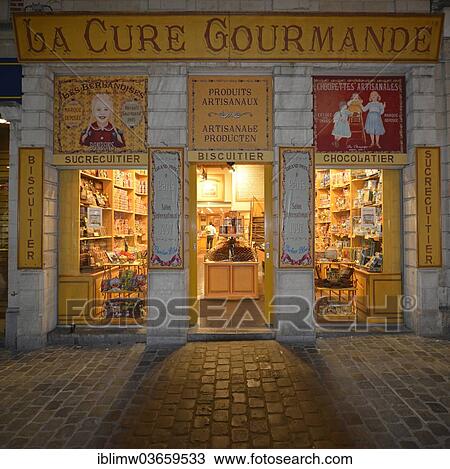 "Delicatessen corner store, Grote Markt, Grand Place, night scene, Brussels, Brussels Region, Belgium, Europe" View Large Photo Image Stock Image - "Delicatessen corner store, Grote Markt, Grand Place, night scene, Brussels, Brussels Region, Belgium, Europe". Fotosearch