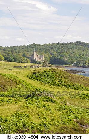 "Dunvegan Castle, Dunvegan, Isle of Skye, Scotland, United Kingdom, Europe" View Large Photo Image Picture - "Dunvegan Castle, Dunvegan, Isle of Skye, Scotland, United Kingdom, Europe". Fotosearch