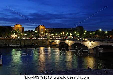 Stock Photograph - "Dusk over the Seine at the Pont d'Iena with Palais de Chaillot, Paris, Ile-de-France, France, Europe". Fotosearch