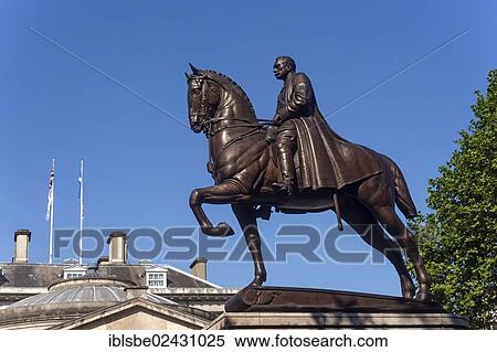 "Earl Haig Memorial, bronze statue at the entrance to Horse Guards Parade, London, England, United Kingdom, Europe" View Large Photo Image Stock Photography - "Earl Haig Memorial, bronze statue at the entrance to Horse Guards Parade, London, England, United Kingdom, Europe". Fotosearch