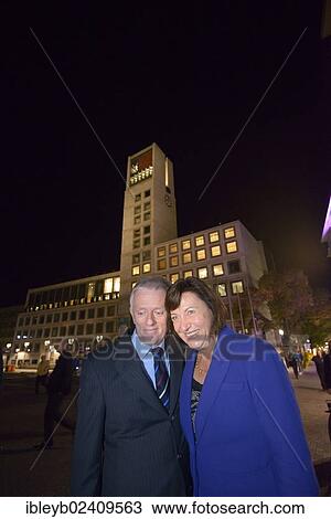 Stock Image - "Election of the Lord Mayor in Stuttgart, the newly elected mayor FRITZ KUHN with his wife Waltraud Ulshoefer in front of the Stuttgart city hall, Stuttgart, Baden-Wuerttemberg, Germany, Europe". Fotosearch