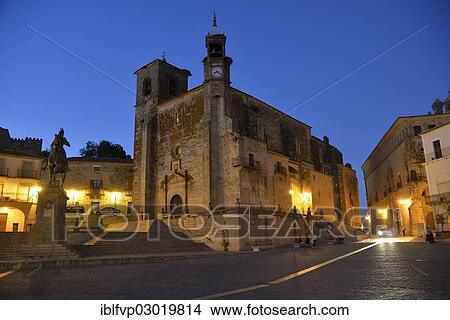 "Equestrian statue of Francisco Pizarro in Plaza Mayor in front of the Iglesia de San Martin, Trujillo, Provinz Caceres, Extremadura, Spain, Europe" View Large Photo Image Picture - "Equestrian statue of Francisco Pizarro in Plaza Mayor in front of the Iglesia de San Martin, Trujillo, Provinz Caceres, Extremadura, Spain, Europe". Fotosearch