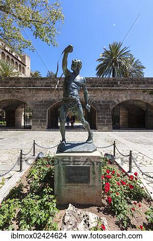 Es Forner monument, Almudaina Palace, Palau de l'Almudaina at back, Avinguda de Gabriel Roca, old town, Ciutat Antiga, Palma de Mallorca, Majorca, Balearic Islands, Spain, Europe View Large Photo Image Picture - Es Forner monument, Almudaina Palace, Palau de l'Almudaina at back, Avinguda de Gabriel Roca, old town, Ciutat Antiga, Palma de Mallorca, Majorca, Balearic Islands, Spain, Europe. Fotosearch