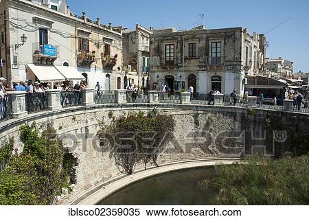 "Font of Arethusa with papyrus, Siracusa, Syracuse, Ortigia, Ortygia Island, Sicily, Italy, Europe" View Large Photo Image Stock Photography - "Font of Arethusa with papyrus, Siracusa, Syracuse, Ortigia, Ortygia Island, Sicily, Italy, Europe". Fotosearch