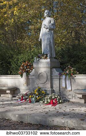 Stock Image - "Franz Liszt Memorial, marble statue on a pedestal, with garlands, in Park an der Ilm park, Weimar, Thuringia, Germany, Europe". Fotosearch