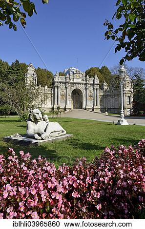 "Gate of the Sultan or Saltanat Kapisi, Dolmabahce Palace or Dolmabahce Sarayi, Besiktas, Istanbul, European side, Istanbul Province, Turkey, Asia" View Large Photo Image Stock Image - "Gate of the Sultan or Saltanat Kapisi, Dolmabahce Palace or Dolmabahce Sarayi, Besiktas, Istanbul, European side, Istanbul Province, Turkey, Asia". Fotosearch