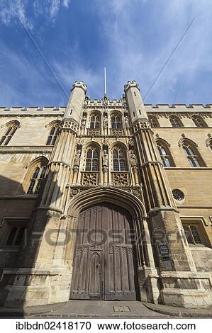 Stock Image - Gate to the Old Schools University Offices building, Trinity Lane, Cambridge, England, United Kingdom, Europe. Fotosearch