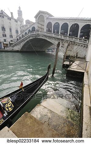 Picture - "Gondola, Grand Canal, Canal Grande, Rialto Bridge, Ponte di Rialto, Venice, Venezia, Veneto, Italy, Europe". Fotosearch
