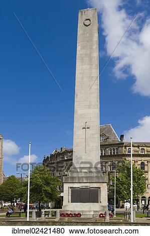Stock Image - Harrogate's Cenotaph or War Memorial, Cambridge Road, Harrogate, North Yorkshire, England, United Kingdom, Europe. Fotosearch