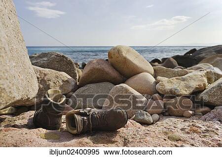 beach hiking shoes