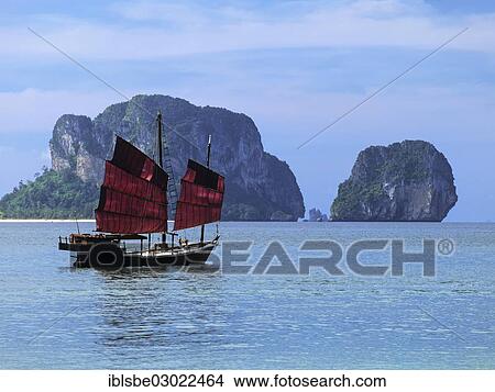 "Junk sailing in Ha Long Bay, Vinh Ha Long, limestone rocks, UNESCO World Heritage Site, Golf von Tonkin, Halong, Nordvietnam, Vietnam, Asia" View Large Photo Image Picture - "Junk sailing in Ha Long Bay, Vinh Ha Long, limestone rocks, UNESCO World Heritage Site, Golf von Tonkin, Halong, Nordvietnam, Vietnam, Asia". Fotosearch